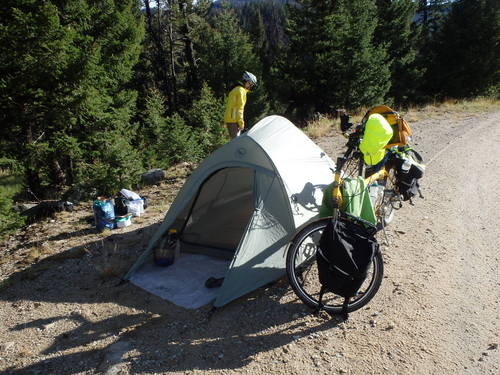 GDMBR: We decided to deliberately camp on the road side and take advantage of the sun.